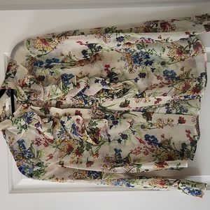 Stunning floral h&m blouse with Ruffle detail